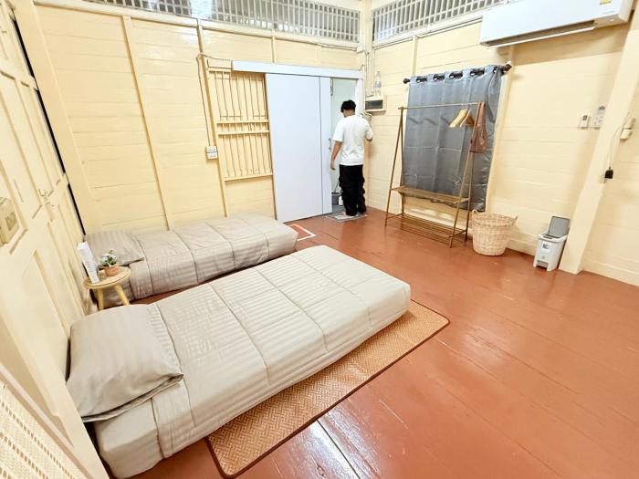 Muzachi home stay and canal