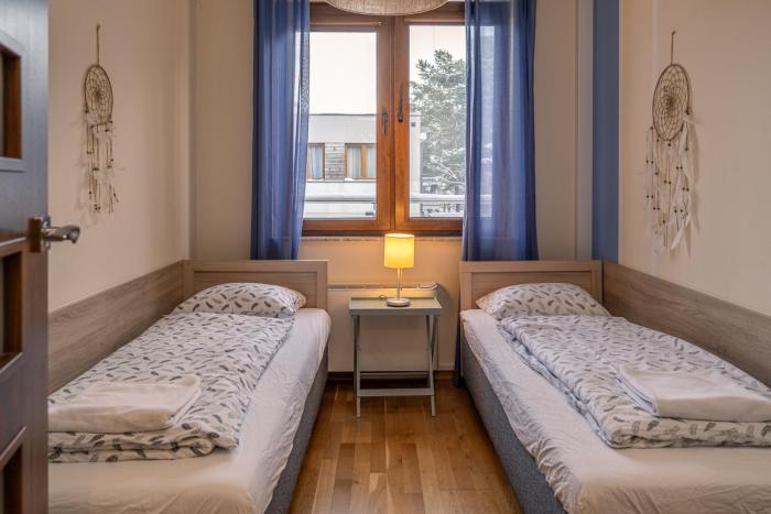 Klimatyzowany apartament przy plaży - 2 sypialnie, basen, garaż, Villa 4 Pory Roku