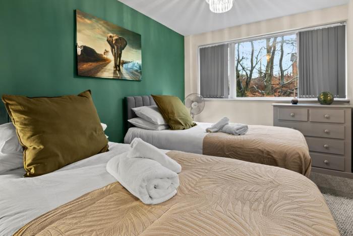Forest View- Oasis Mural -Didsbury Zen Sleeps 10