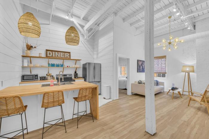 New Listing! The Dawg Walk Downtown apts