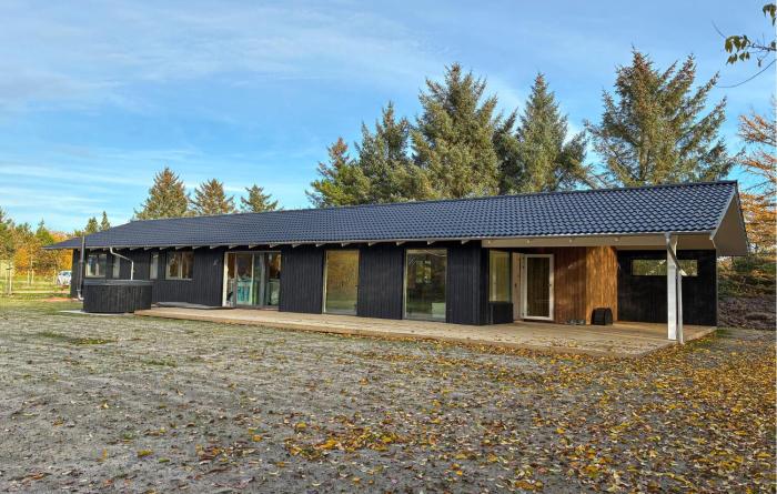 Nice Home In Oksbøl With Wifi