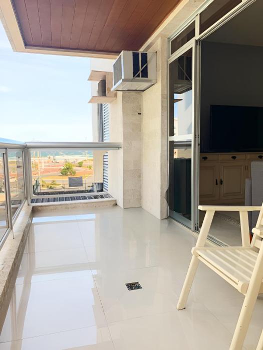 Apto Frente à Praia do Forte - Localização Premium