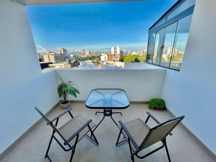 Amplio Studio con terraza privada en Equipetrol