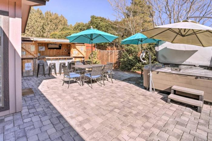 Modern Cowboy Retreat | Hot Tub | Saloon | Pets