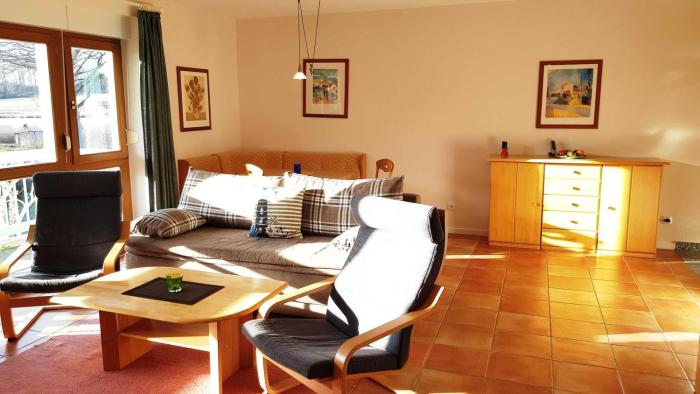 Ferienwohnung mit Balkon und Seeblick im 1 OG