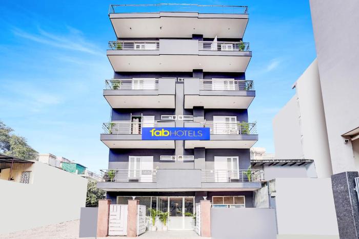 FabHotel Cyberhub Suits