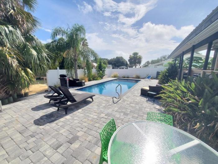 All Decked Out - 4 Beds, Pool & Pets Welcome home