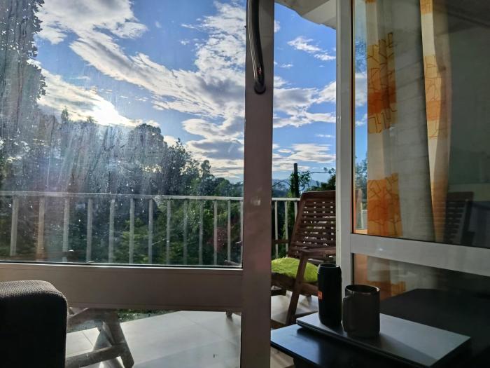 Delightfull Surrounding Ella