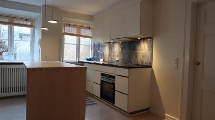 Stylish Apt Prime Location by the Marble Church