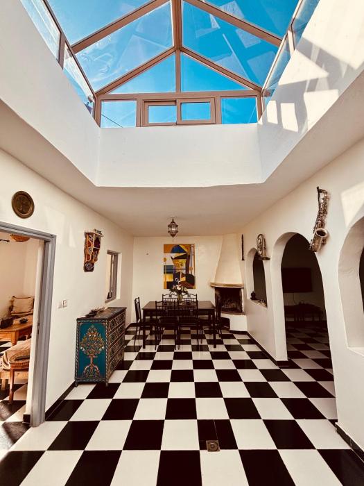 Maison de charme avec piscine et dépendances privées