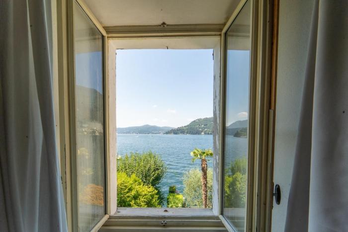 Vintage Home in the hamlet with lake view