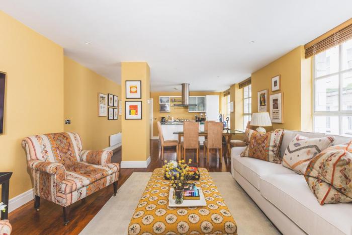 Modern Mezzanine Apartment in Covent Garden