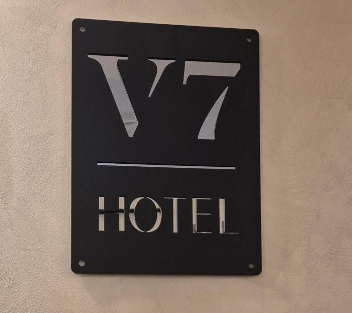 Hotel V7