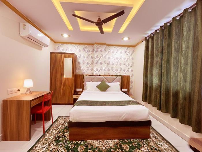Hotel Rudra Rudra Inn Near Kashi Vishwanath temple