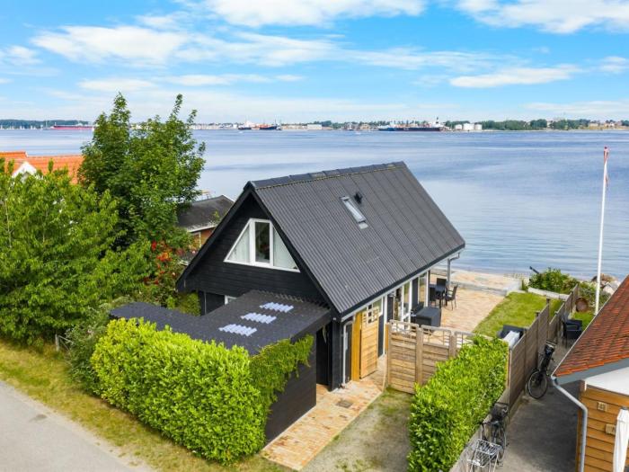 Holiday Home Yngvy - 10m from the sea by Interhome