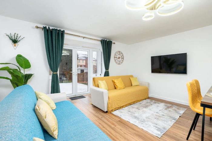 3 Bed house with 6 Beds Driveway and Garden