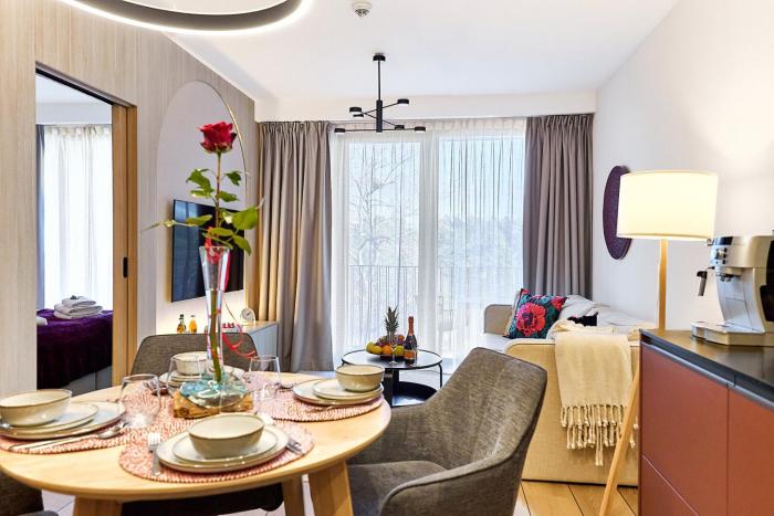 Golden Hour Apartments- Loft H 406