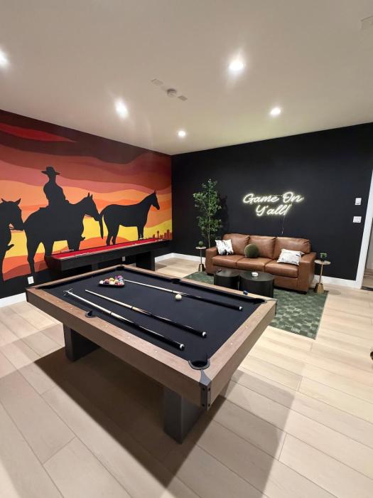 The Longhorn Luxe with Game Room and Fire pit and Karaoke