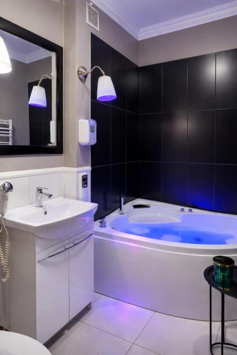 EUROPA22 Apartament z JACUZZI w samym sercu miasta - balkon z widokiem na park i fontanny Zameldowanie od 13 Blisko Areny Lodowej