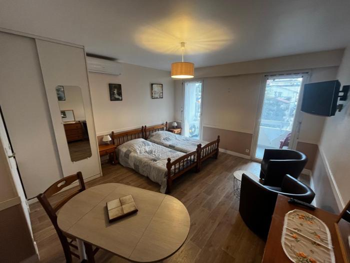 Foch22 Curistes - Conciergerieland