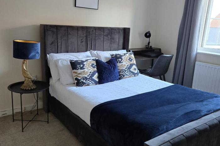 Wagtail-Sleeps 7-Parking-Garden-WiFi-2xWork Desk