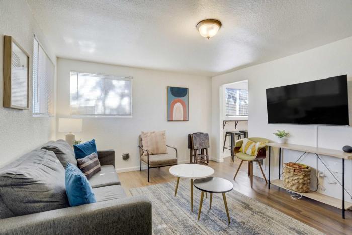 Prospect Place Steps to Prospect Lake w Hot Tub