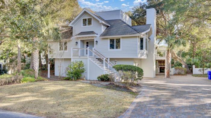 Steps to Isle of Palms Beach w Porch Dining Outdoor Shower Open Living Sea Haven by AvantStay