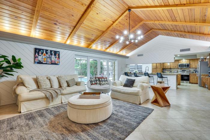 Spacious Family Escape w Pool in Deerfield Beach!