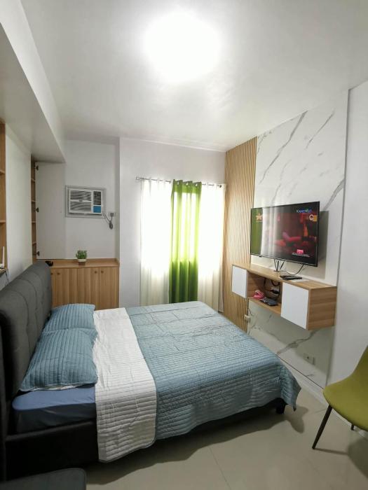 Grand Residences Newly Renovated Studio Unit - Walking distance to IT Park