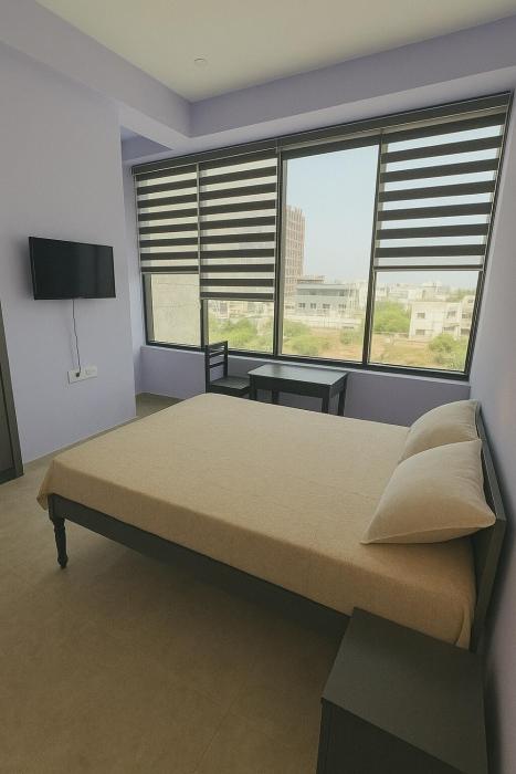 Stunning 2BHK 2 Baths Flat Travel & Work Friendly