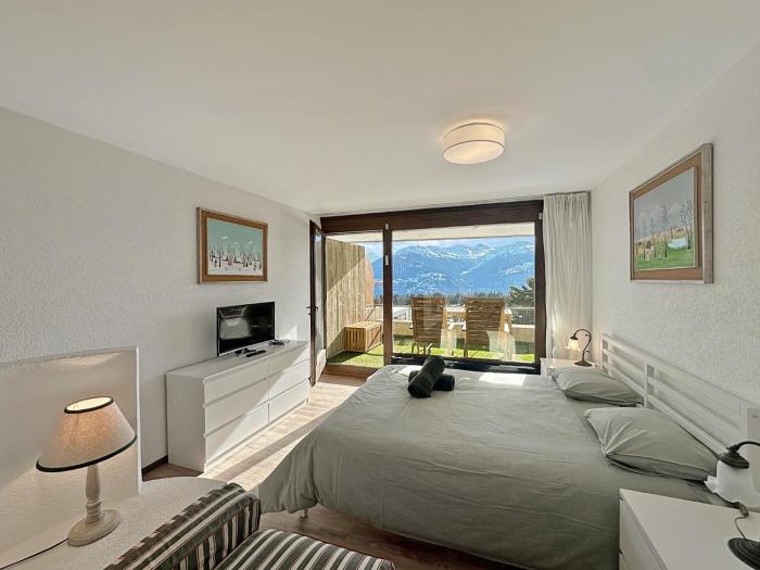 Alpine Club Retreat, Central Studio, Pool and View