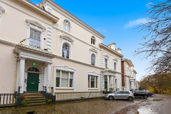 Grade II Listed 2 Bedroom apartment Sleeps 6