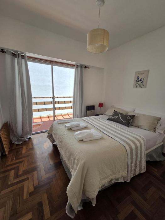 Departamento tres ambientes con cochera en Playa Grande