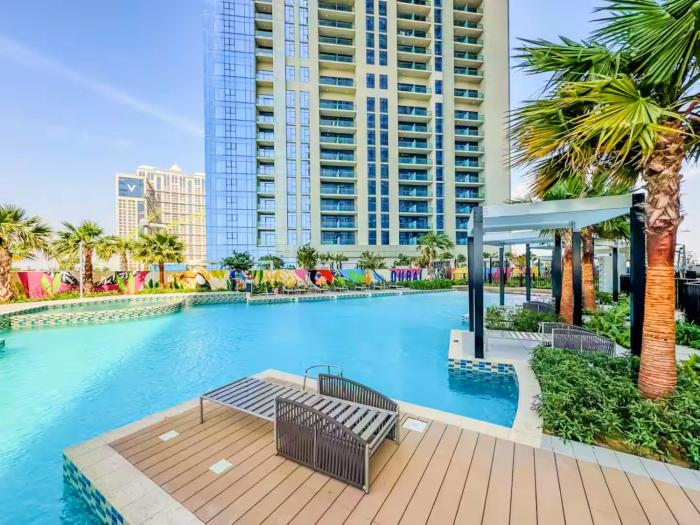 Vogue Vacation Homes, Business Bay Aykon City Close to Downtown Burj Khalifa and Dubai Mall Burj Khalifa and Dubai Mall, One Bedroom Apartment with Balcony and City View, Access toAmenities