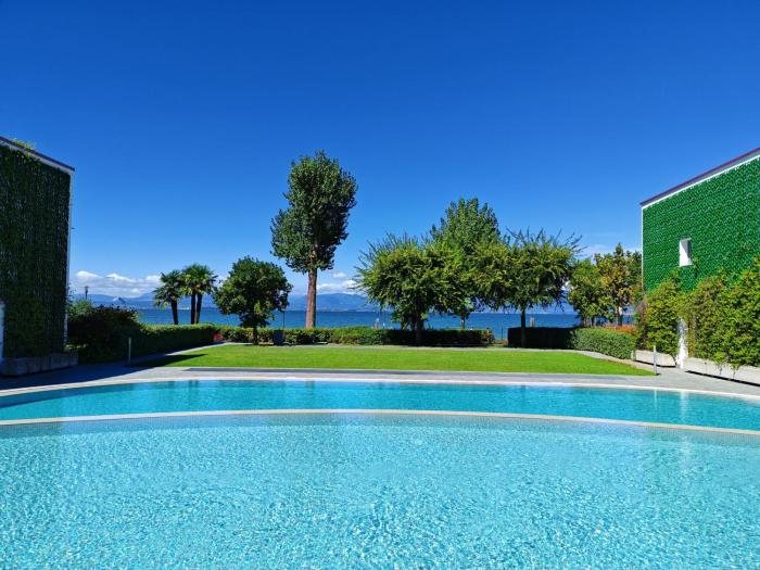 Gasparina Pool Lakeview & Terrace Apartment