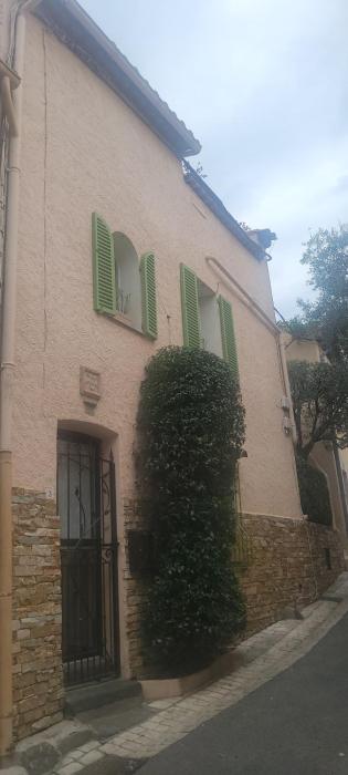 Maison de village privative calme avec jardin Terrasses Cogolin vieux Village