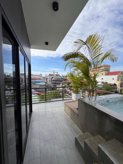 Luxury Riverside Duplex with Private Pool