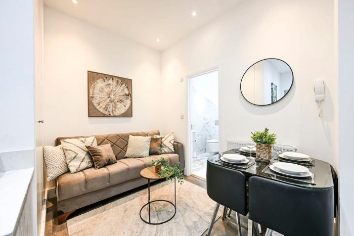 Mosaic Piece I - Sleeps 5 - 2BR - Station