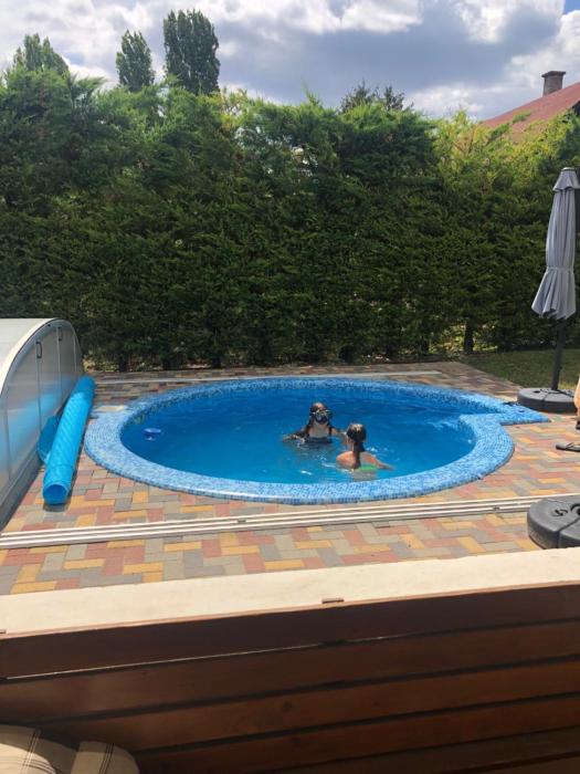Magyar Tenger Pihenőház, for 2-8 person, 105 m2, garden, pool, free parking, 5 min from the Lake, Balatonakarattya