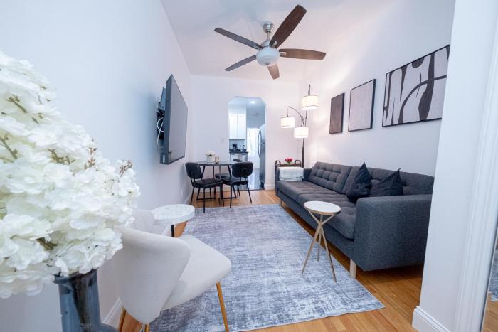 2BR APT near Mount Sinai & Metropolitan Hospitals