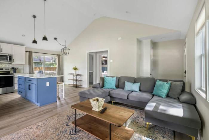 Pet Friendly Family Home Steps to Raleigh Greenway