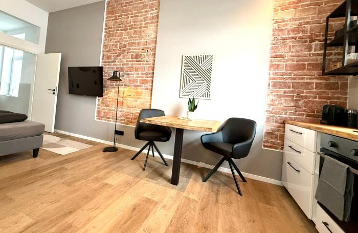 Design Studio an der KW-Brücke