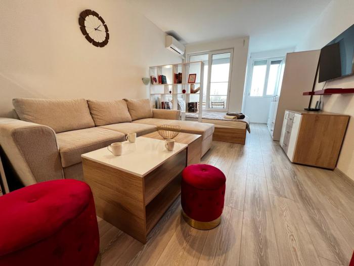 Warsaw Cozy Studio near UNSS and NSA with Balcony