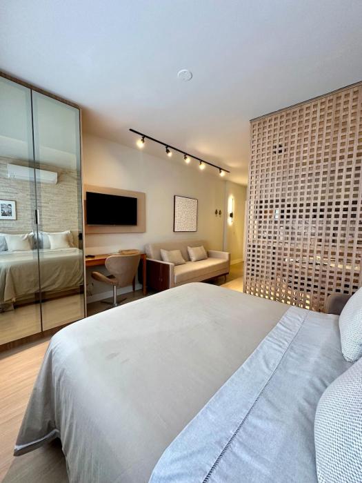 Studio 404 com Piscina e Academia Ar Condicionado no Centro Cívico com Garagem