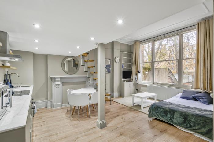 Well Appointed Garden Condo in Kensington Olympia