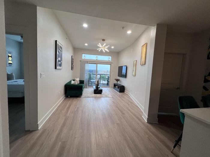 Emerald City I Luxurious City View I 2BR