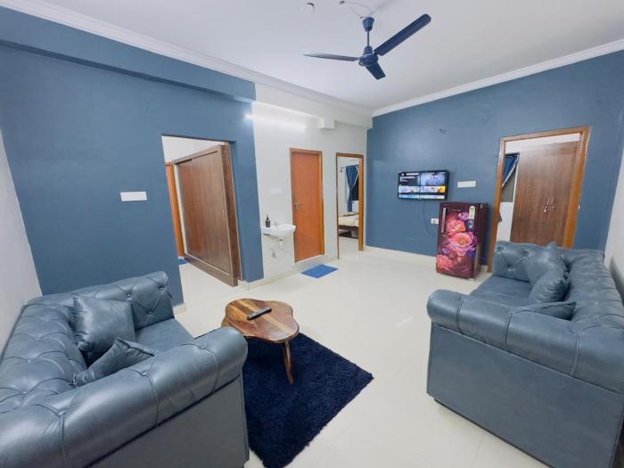 Greek House 2BHK Themed flat near US Consulate