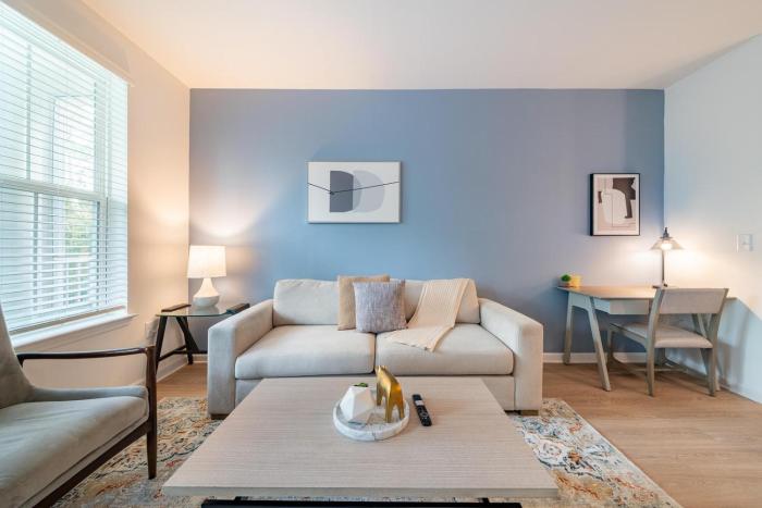 Landing Stunning 1BD Pool