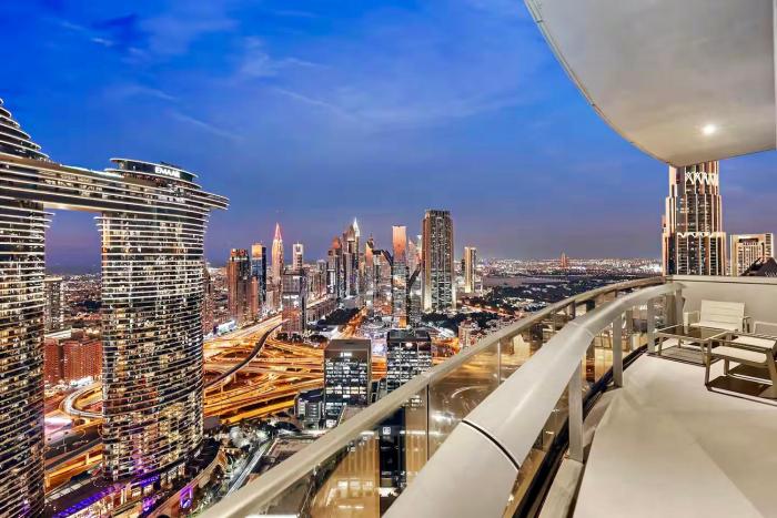 Private Room in Luxury Burj Vista Apartment Downtown with Burj Khalifa View