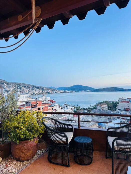 Eye Luxury Penthouse Saranda with jacuzzi
